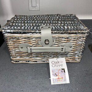 Oak And Olive Picnic Basket 2 Person Incl. Glasses Plates Silverware Napkins NWT